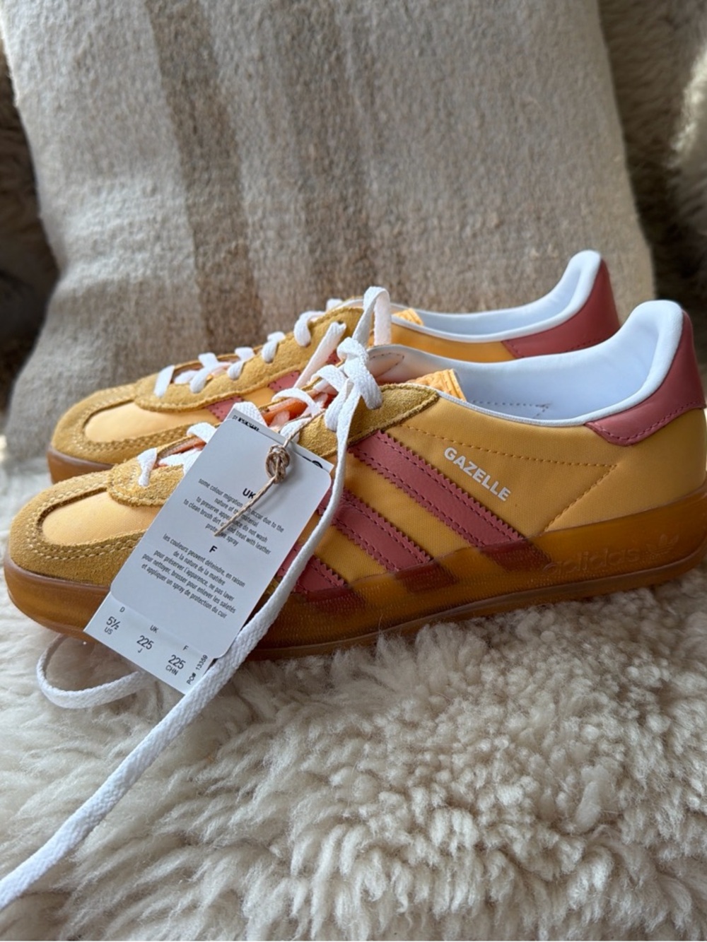 Adidas Gazelle in color Spark/Wonderclay. Brand new never worn